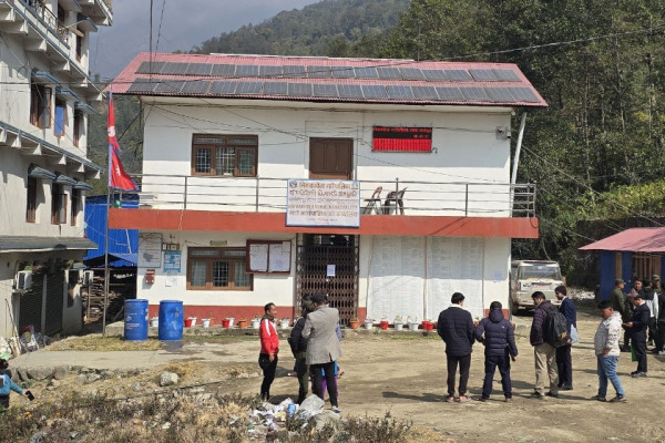 कर्मचारी निष्कासनको विरोधमा गाउँपालिका कार्यालयमा तालाबन्दी